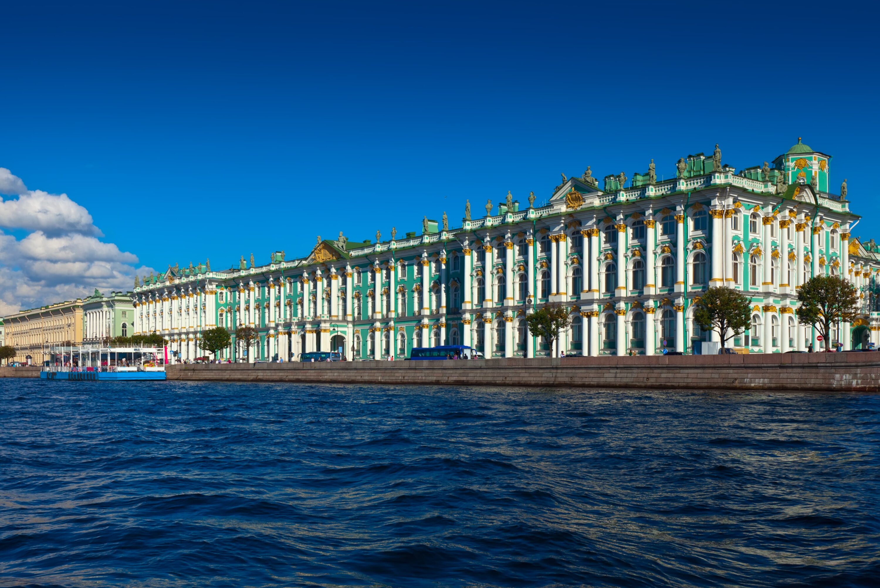 View st petersburg winter palace from neva 